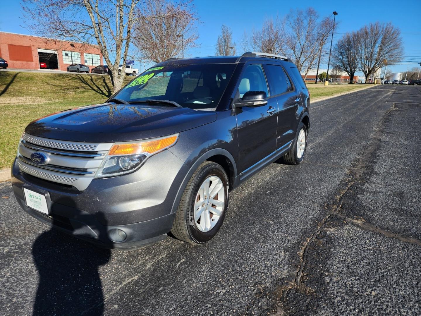 2015 Gray /Gray Ford Explorer XLT (1FM5K7D9XFG) with an 2.0 4CYL. engine, Automatic transmission, located at 1221 Madison St., Shelbyville, TN, 37160, (931) 680-9439, 0.000000, 0.000000 - Photo#0